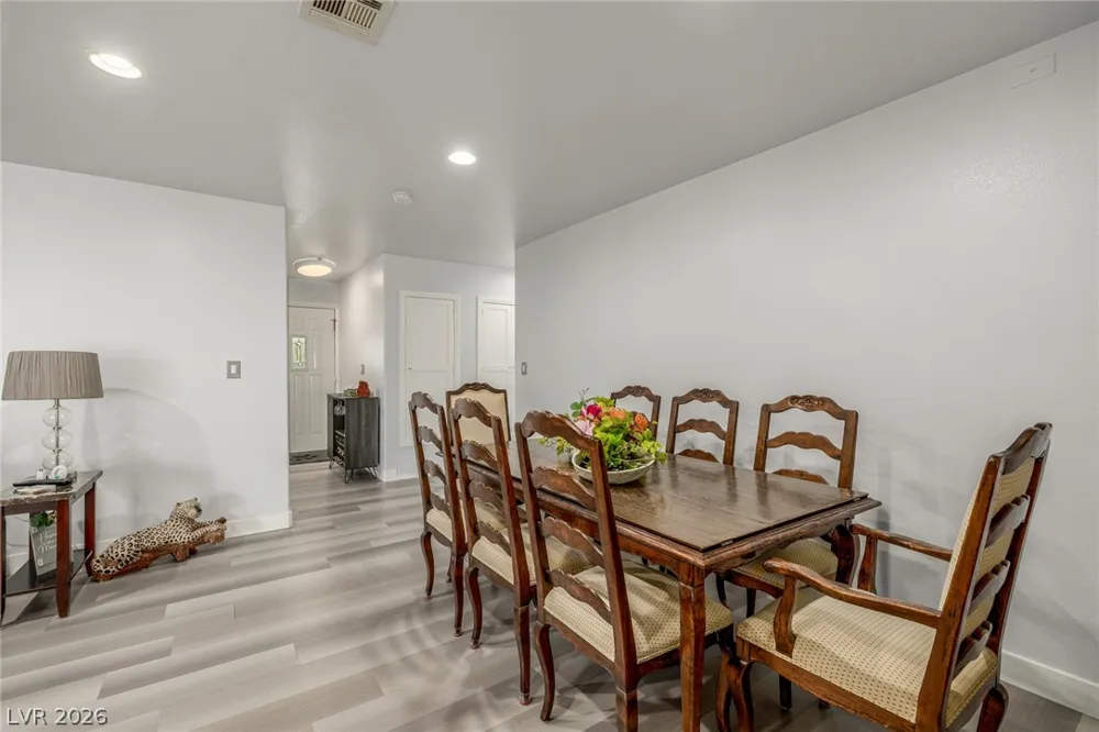 5204 Holmby Avenue Las Vegas, NV 89146