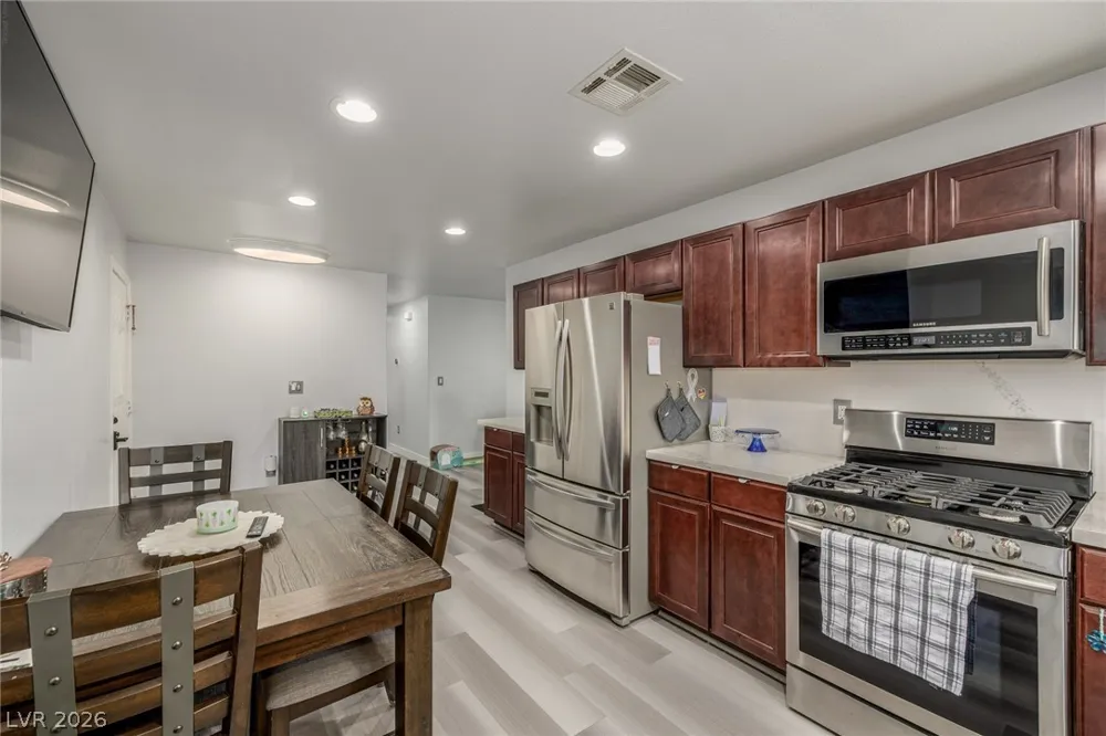 5204 Holmby Avenue Las Vegas, NV 89146