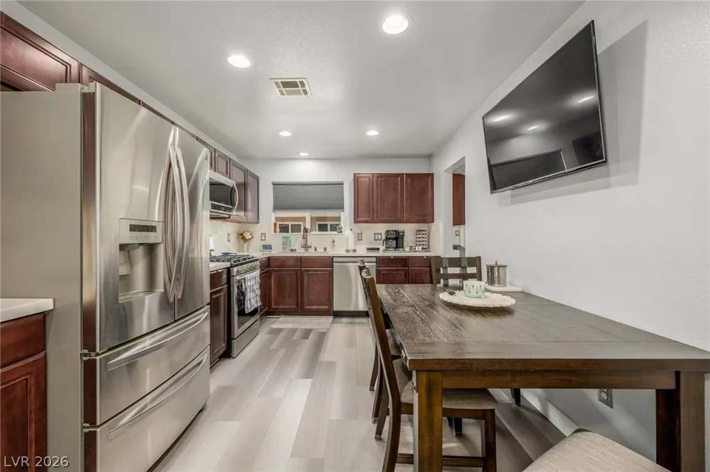 5204 Holmby Avenue Las Vegas, NV 89146