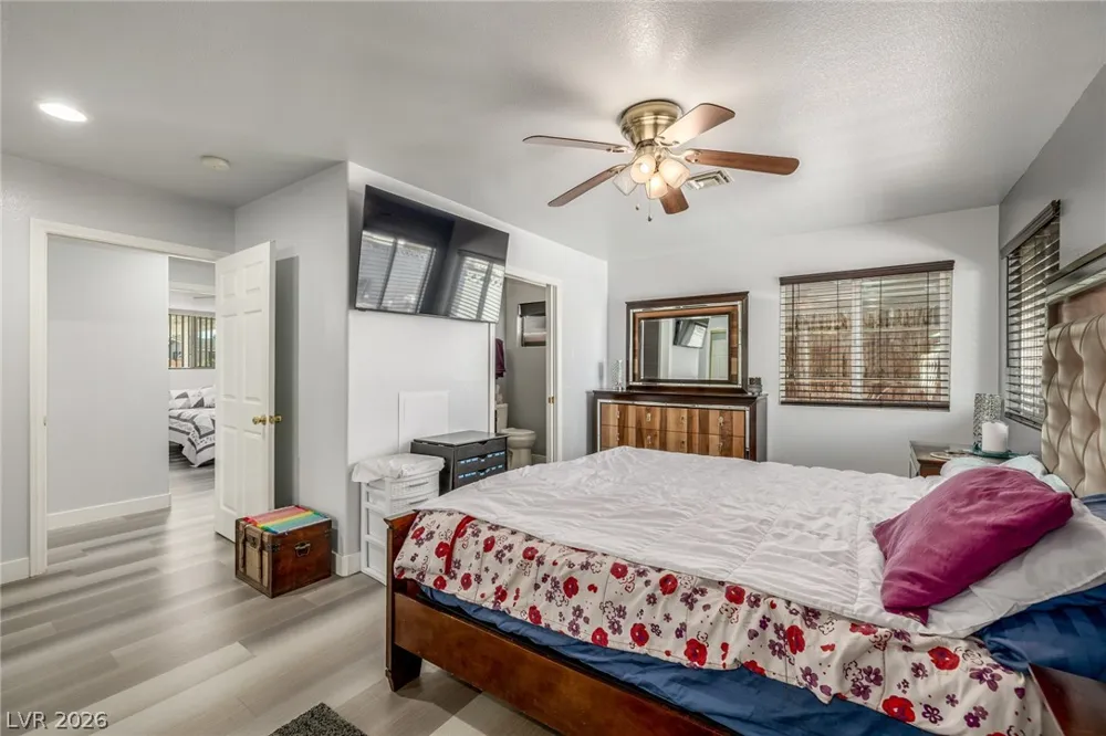 5204 Holmby Avenue Las Vegas, NV 89146