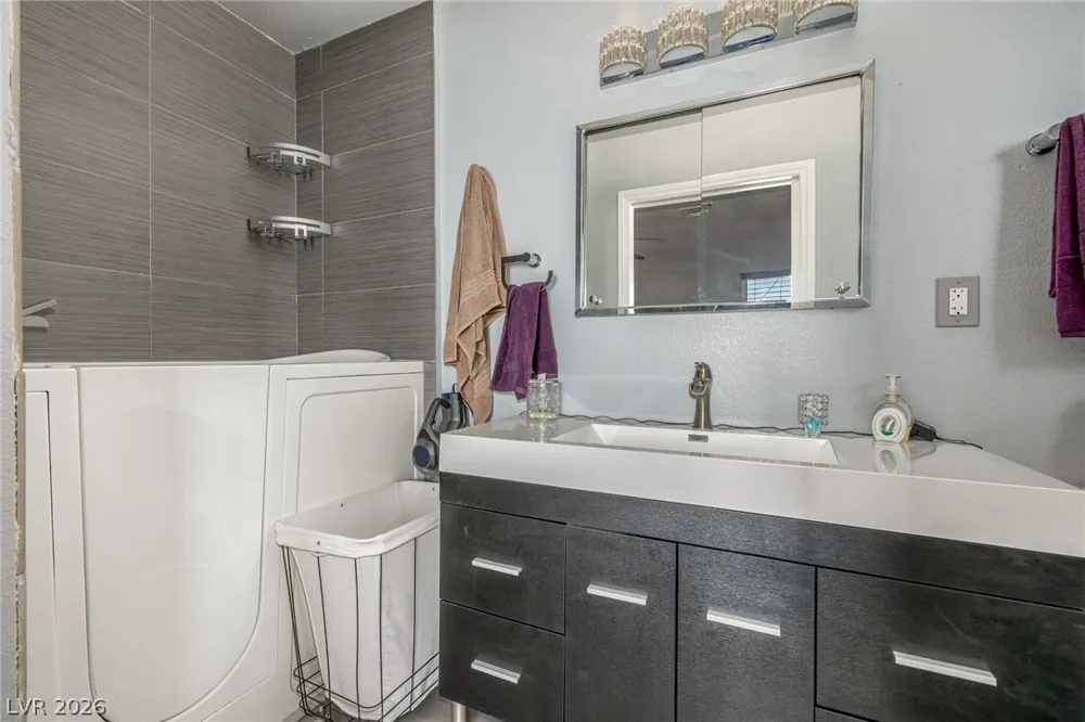 5204 Holmby Avenue Las Vegas, NV 89146
