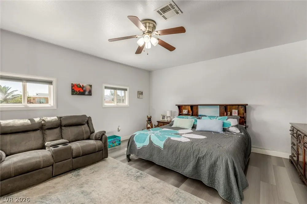5204 Holmby Avenue Las Vegas, NV 89146