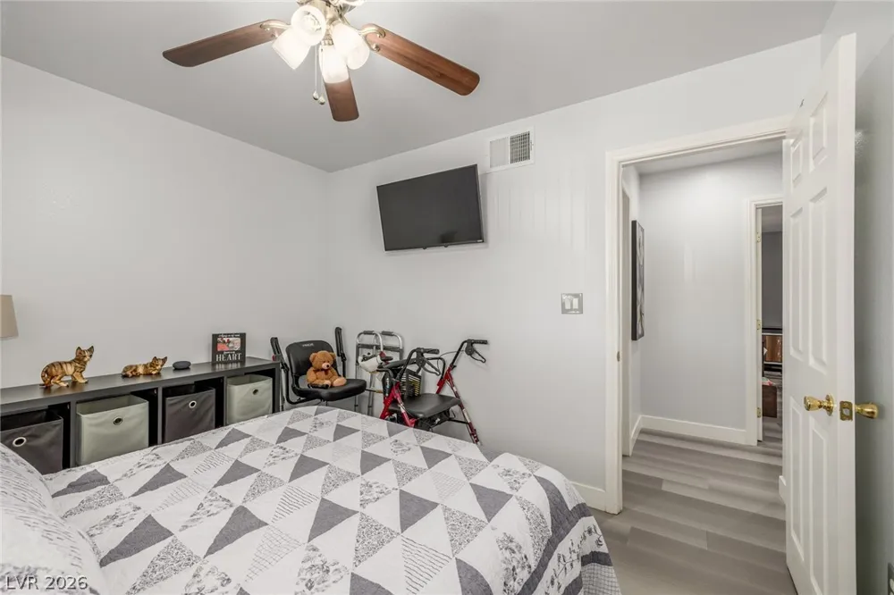 5204 Holmby Avenue Las Vegas, NV 89146