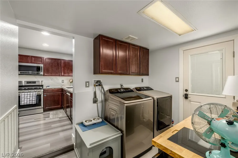5204 Holmby Avenue Las Vegas, NV 89146