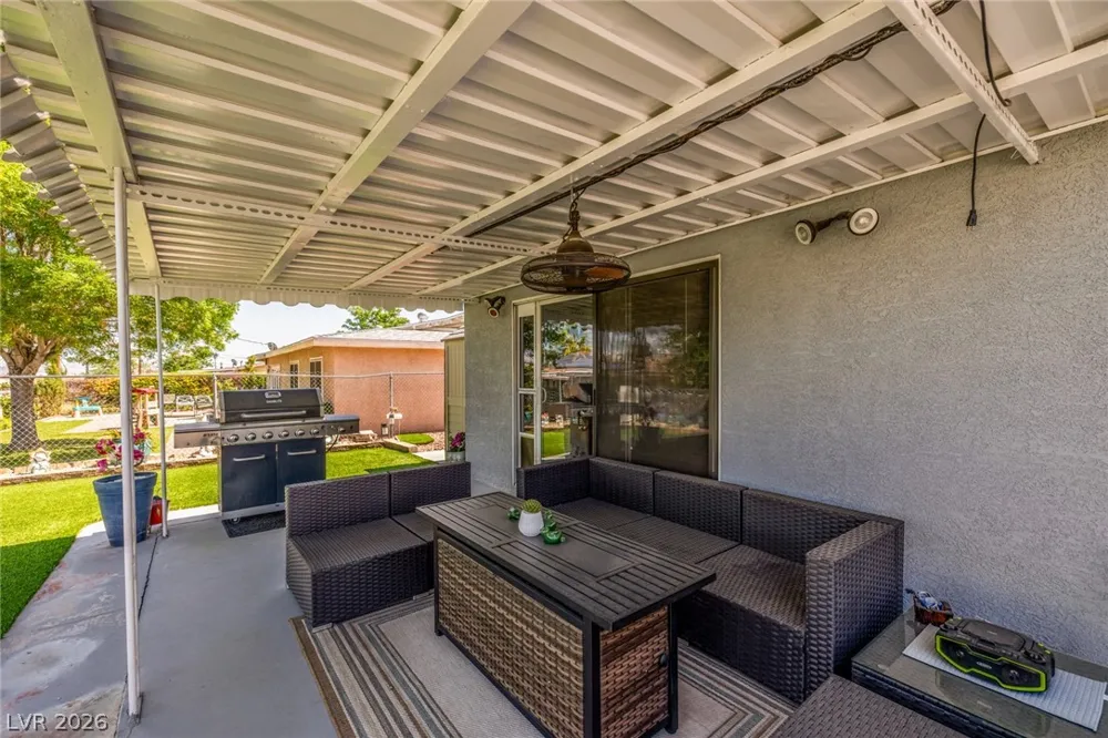 5204 Holmby Avenue Las Vegas, NV 89146