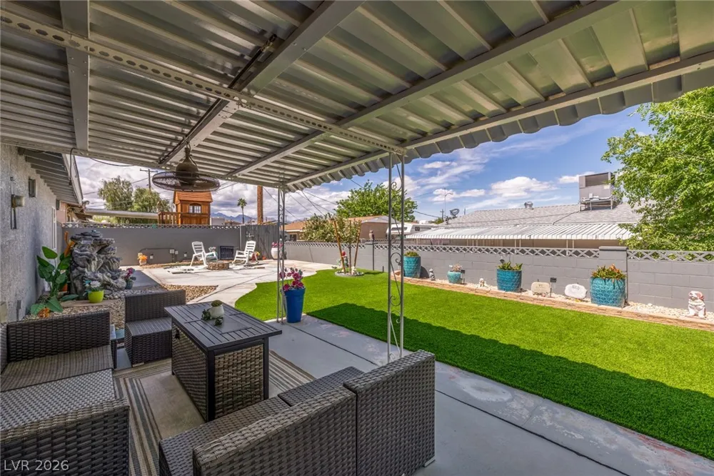 5204 Holmby Avenue Las Vegas, NV 89146