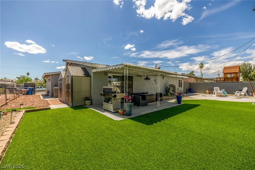 5204 Holmby Avenue Las Vegas, NV 89146