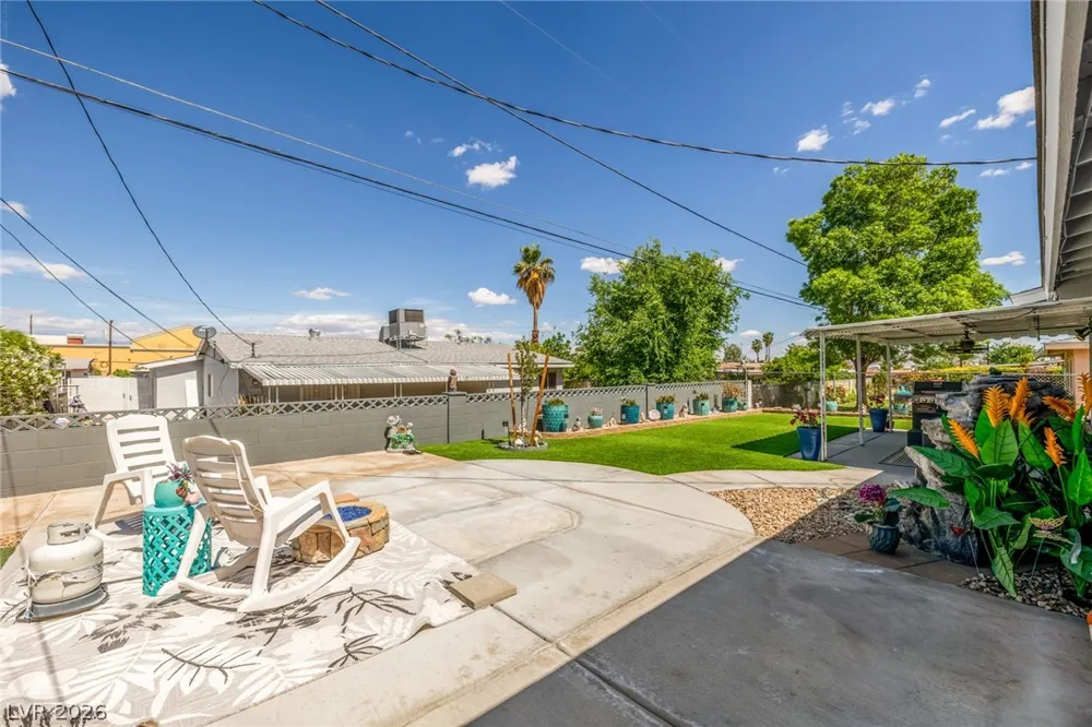 5204 Holmby Avenue Las Vegas, NV 89146