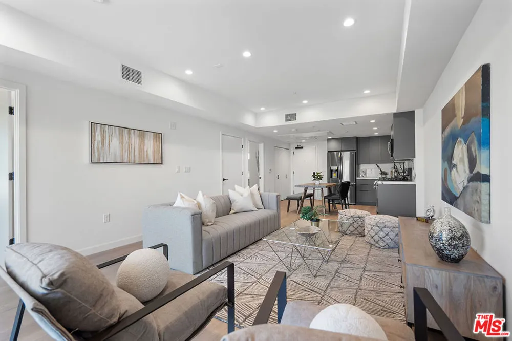 321 S Oxford Avenue #606 Los Angeles, CA 90020