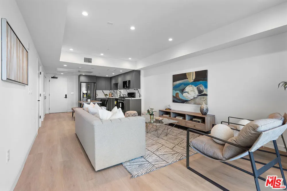 321 S Oxford Avenue #606 Los Angeles, CA 90020
