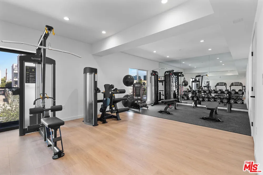 321 S Oxford Avenue #606 Los Angeles, CA 90020