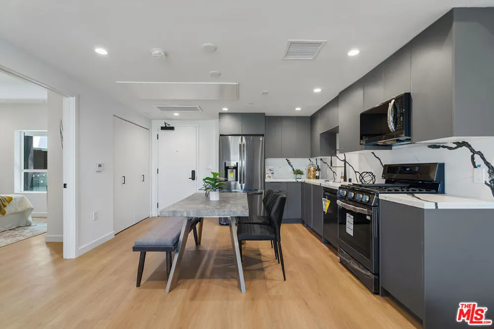321 S Oxford Avenue #606 Los Angeles, CA 90020