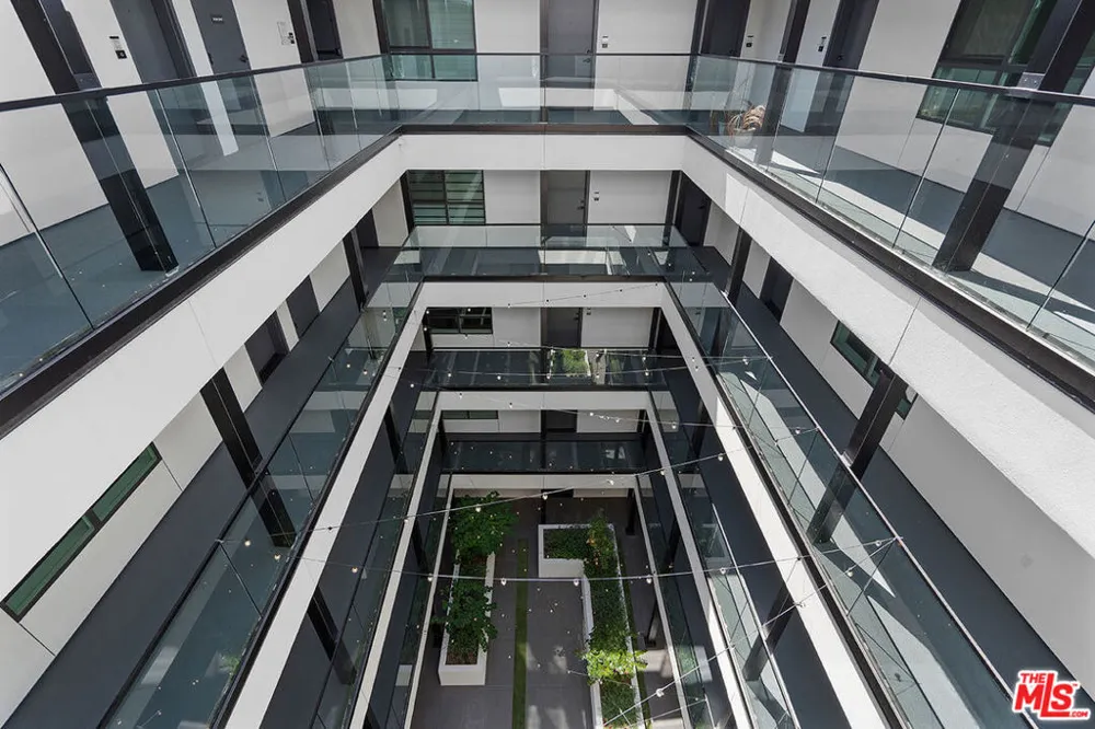 321 S Oxford Avenue #606 Los Angeles, CA 90020