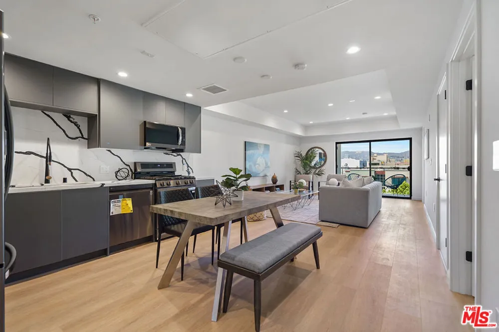 321 S Oxford Avenue #606 Los Angeles, CA 90020