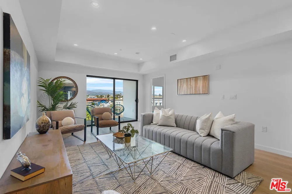 321 S Oxford Avenue #606 Los Angeles, CA 90020