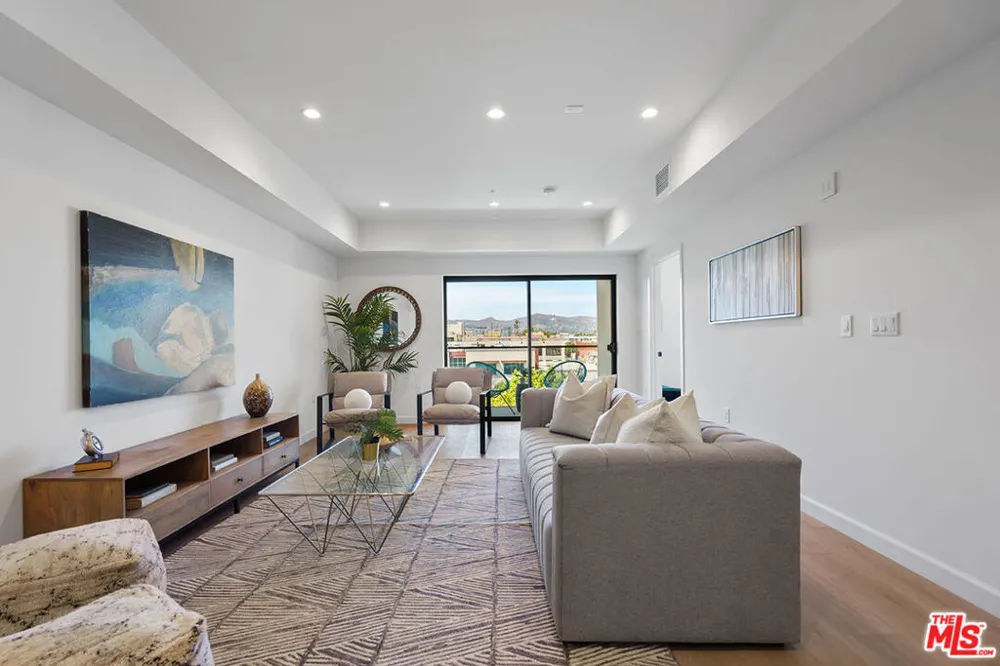 321 S Oxford Avenue #606 Los Angeles, CA 90020