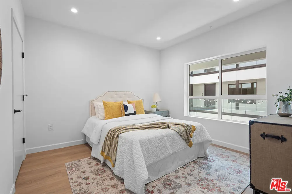 321 S Oxford Avenue #606 Los Angeles, CA 90020