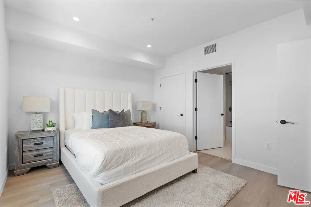 321 S Oxford Avenue #606 Los Angeles, CA 90020