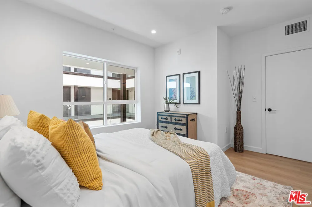 321 S Oxford Avenue #606 Los Angeles, CA 90020