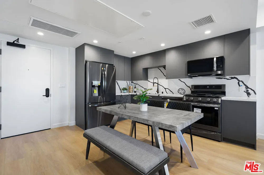321 S Oxford Avenue #606 Los Angeles, CA 90020