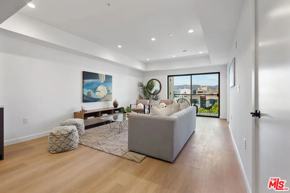 321 S Oxford Avenue #606 Los Angeles, CA 90020