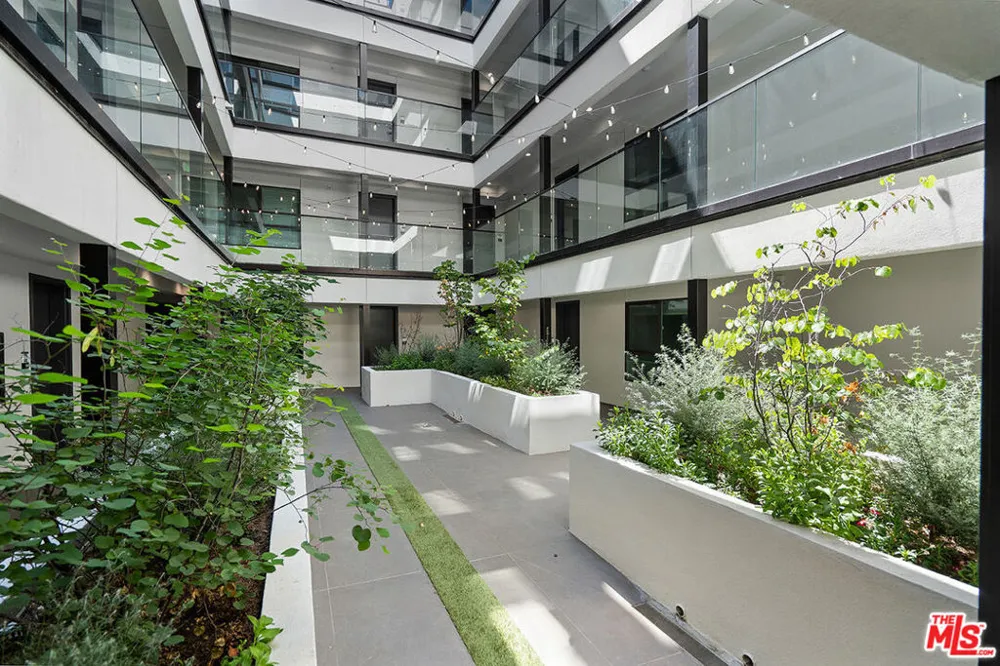 321 S Oxford Avenue #606 Los Angeles, CA 90020