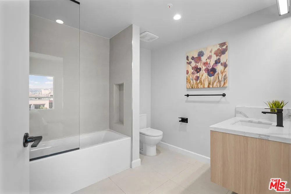 321 S Oxford Avenue #606 Los Angeles, CA 90020