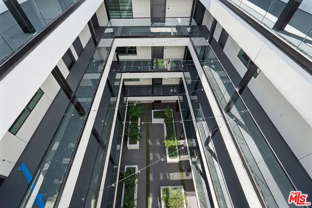 321 S Oxford Avenue #606 Los Angeles, CA 90020