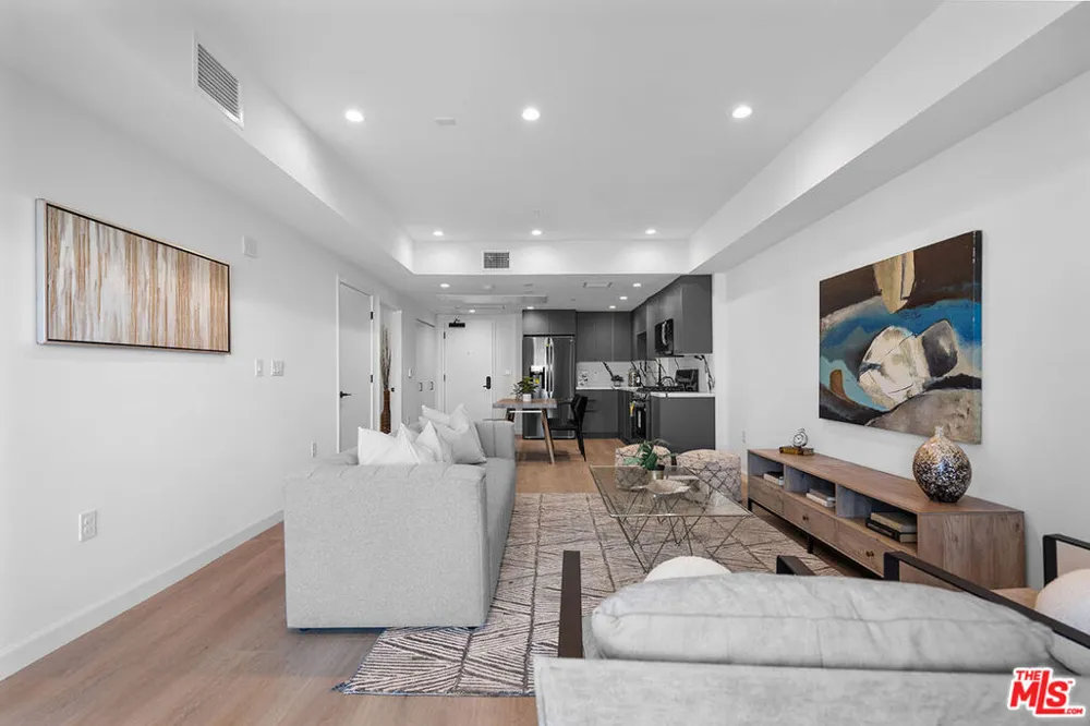 321 S Oxford Avenue #606 Los Angeles, CA 90020