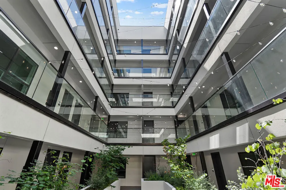 321 S Oxford Avenue #606 Los Angeles, CA 90020