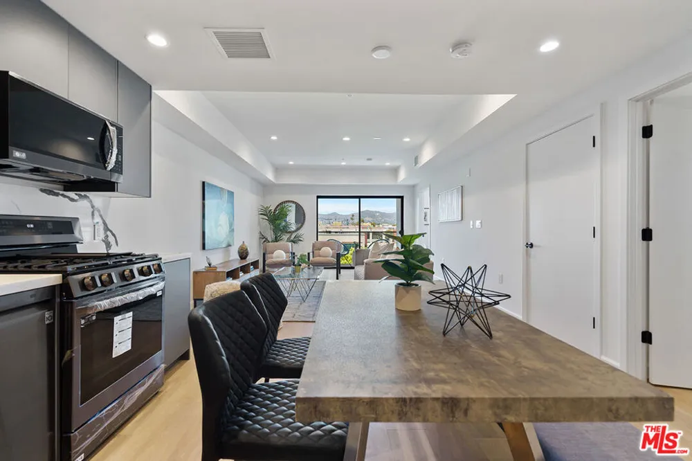 321 S Oxford Avenue #606 Los Angeles, CA 90020