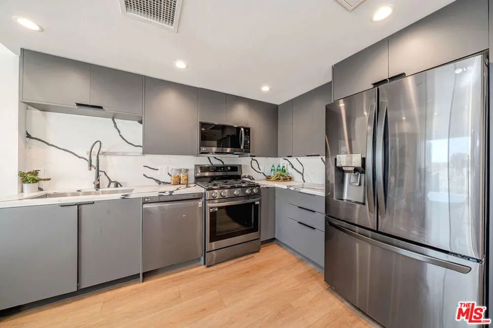 321 S Oxford Avenue #606 Los Angeles, CA 90020