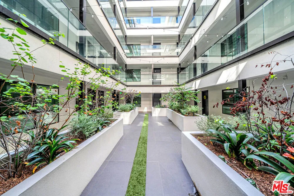321 S Oxford Avenue #606 Los Angeles, CA 90020
