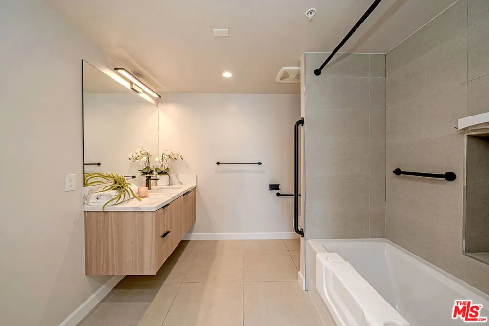 321 S Oxford Avenue #606 Los Angeles, CA 90020