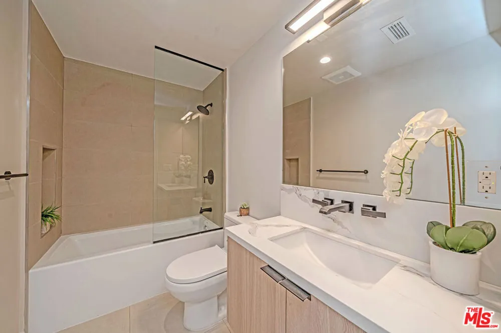 321 S Oxford Avenue #606 Los Angeles, CA 90020