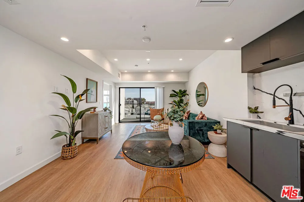 321 S Oxford Avenue #606 Los Angeles, CA 90020