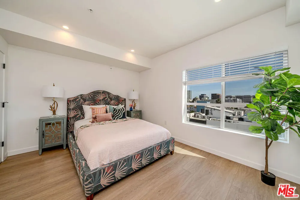 321 S Oxford Avenue #606 Los Angeles, CA 90020