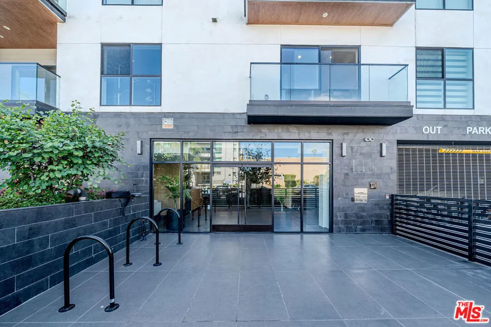 321 S Oxford Avenue #606 Los Angeles, CA 90020