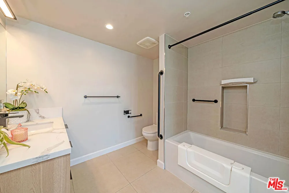321 S Oxford Avenue #606 Los Angeles, CA 90020