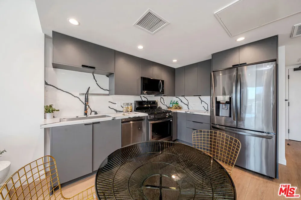 321 S Oxford Avenue #606 Los Angeles, CA 90020