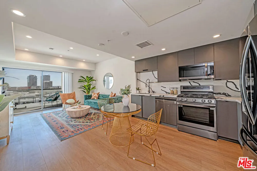 321 S Oxford Avenue #606 Los Angeles, CA 90020