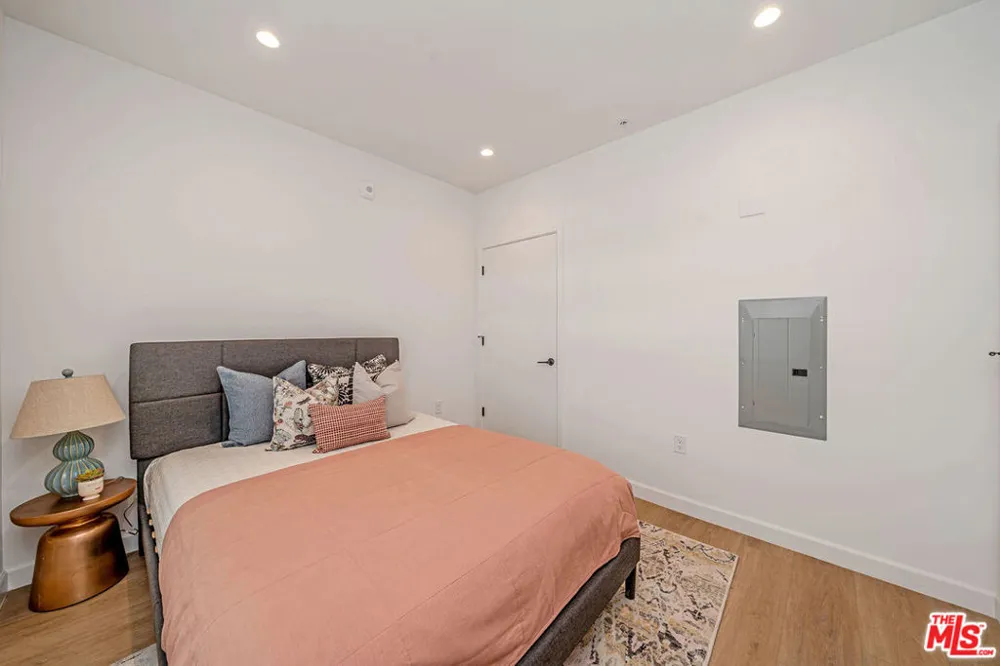 321 S Oxford Avenue #606 Los Angeles, CA 90020