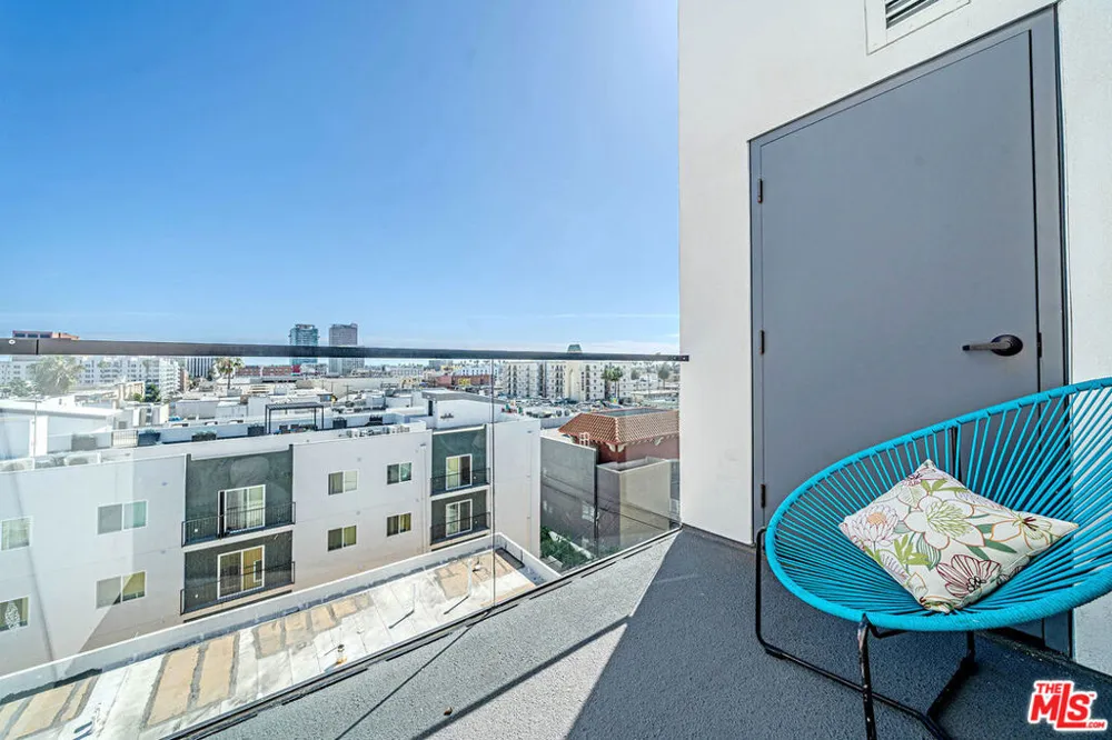 321 S Oxford Avenue #606 Los Angeles, CA 90020