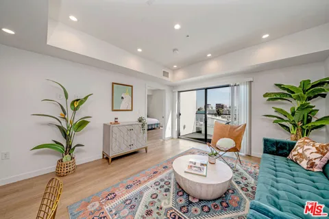 321 S Oxford Avenue #606