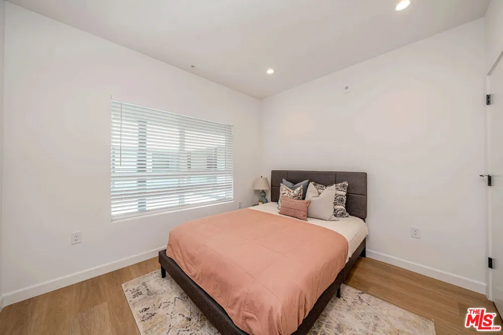 321 S Oxford Avenue #606 Los Angeles, CA 90020
