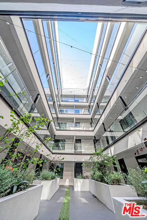321 S Oxford Avenue #606 Los Angeles, CA 90020