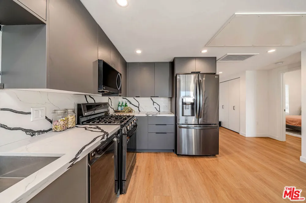 321 S Oxford Avenue #606 Los Angeles, CA 90020