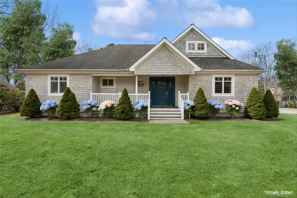10 Foxboro Road East Quogue, NY 11946