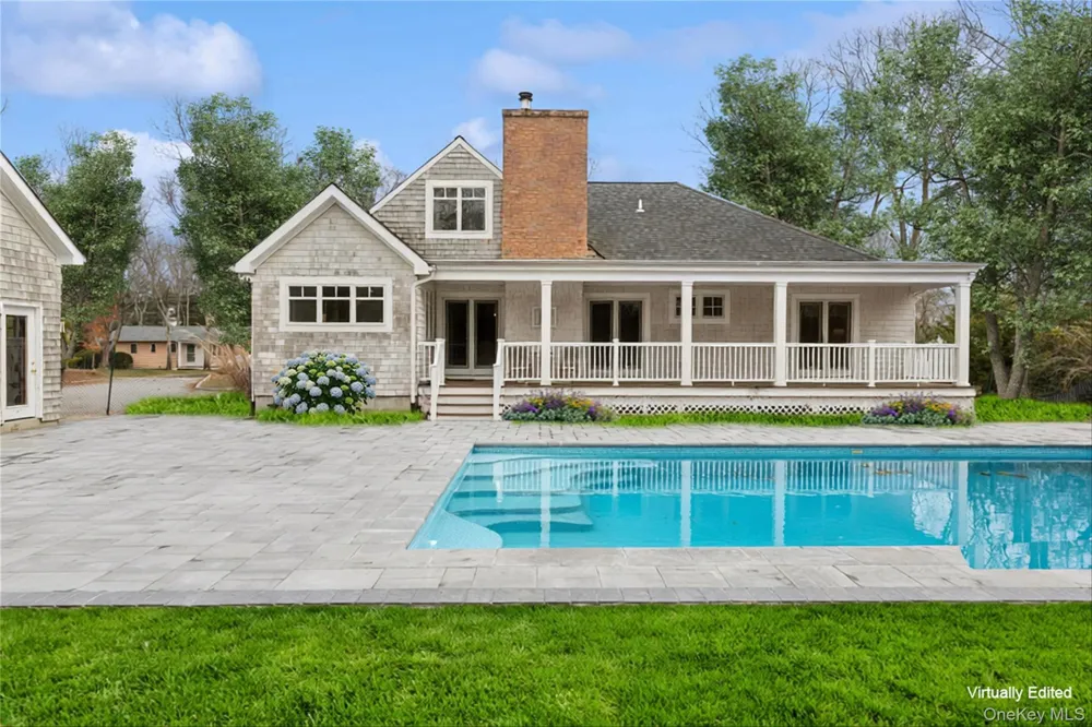 10 Foxboro Road East Quogue, NY 11946