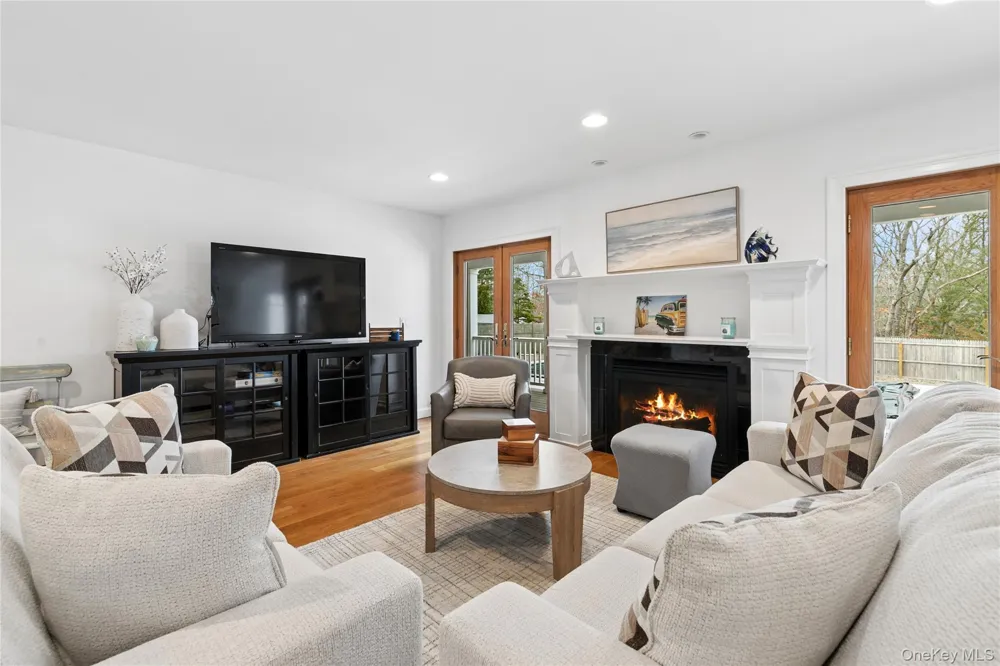 10 Foxboro Road East Quogue, NY 11946